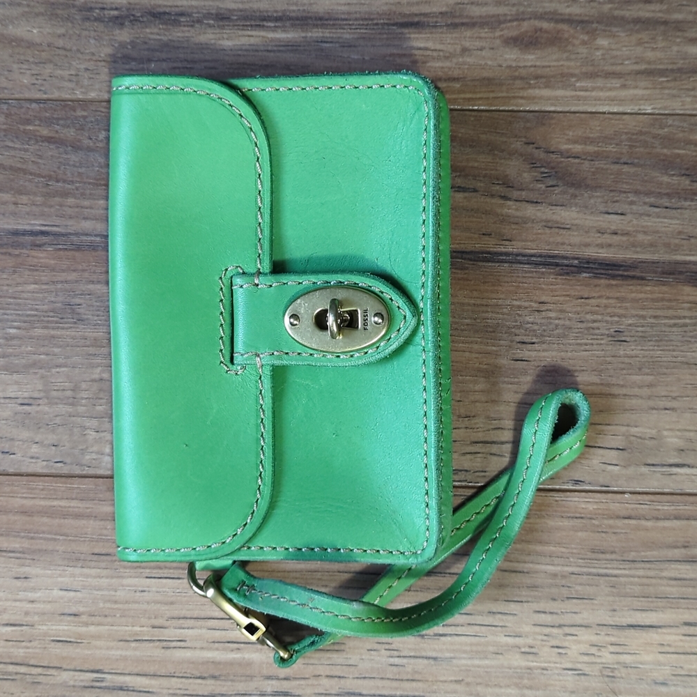 Fossil wristlet